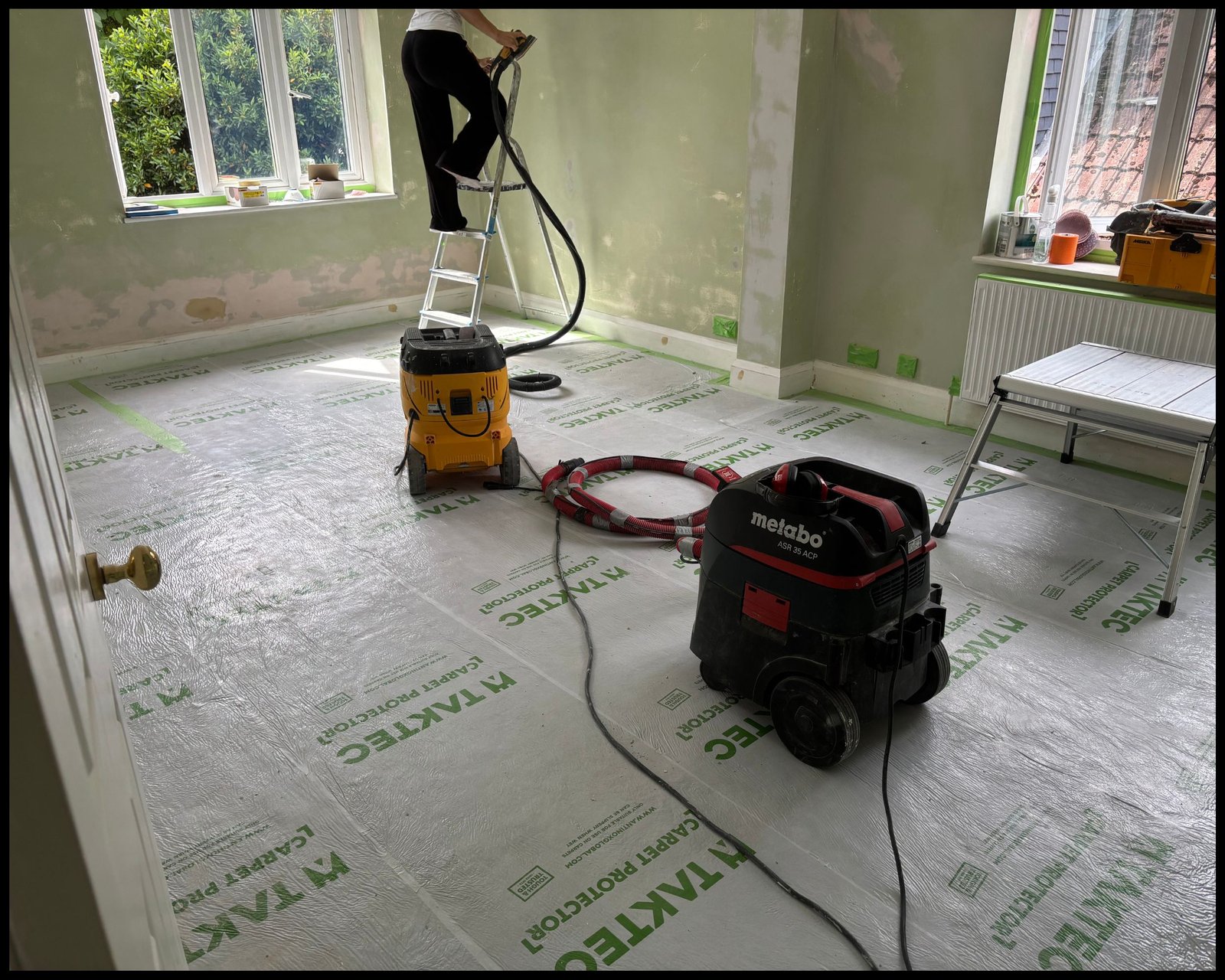 PAINTING WEST HAND (2)